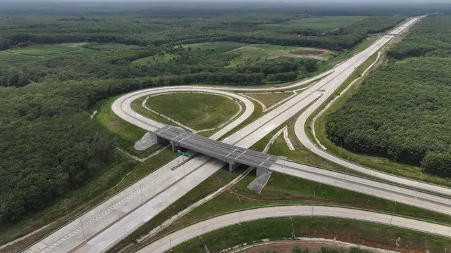 Presiden Joko Widodo atau Jokowi meresmikan 2 ruas Jalan Tol Trans Sumatera (JTTS)
