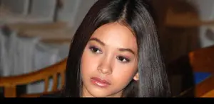 Suami Poppy Bunga diberitakan menjadi supir taksi, hal itu dilakukan hanya sebagai sampingan sekaligus sarana membuka peluang bisnis baru.