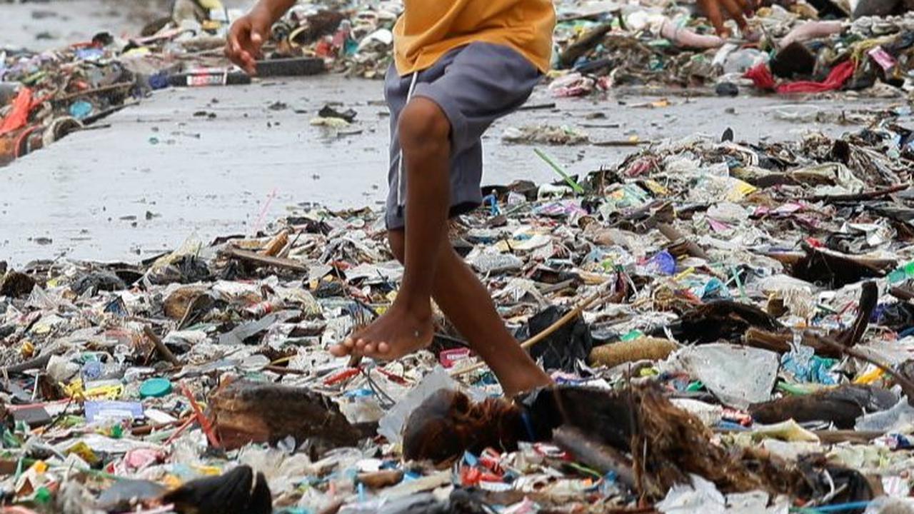FOTO: Penampakan Lautan Sampah Penuhi Pantai Terkotor se-Indonesia di Pandeglang