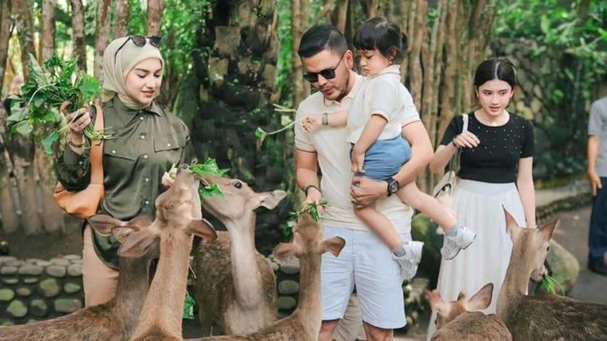 4 Potret Liburan Keluarga Irish Bella dan Haldy Sabri ke Bali, Anak-Anak Bahagia Jelajahi Kebun Binatang