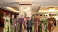 Menjadi desainer fashion senior Tanah Air, Ferry Sunarto tak henti hadirkan karya indah yang mewarnai industri mod lewat karyanya.
