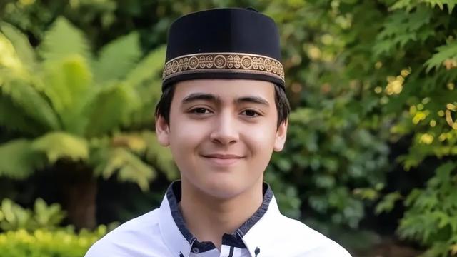 Catatan Rayhan Cornelis RayakanLebaran di Belanda: Puasa di Musim Dingindan Rindu Opor Ayam