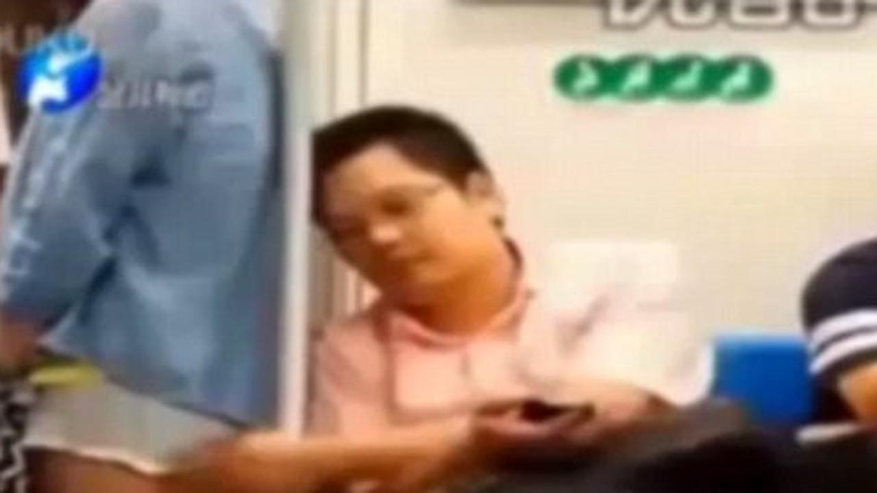 Elus paha perempuan di kereta, pejabat China dipecat