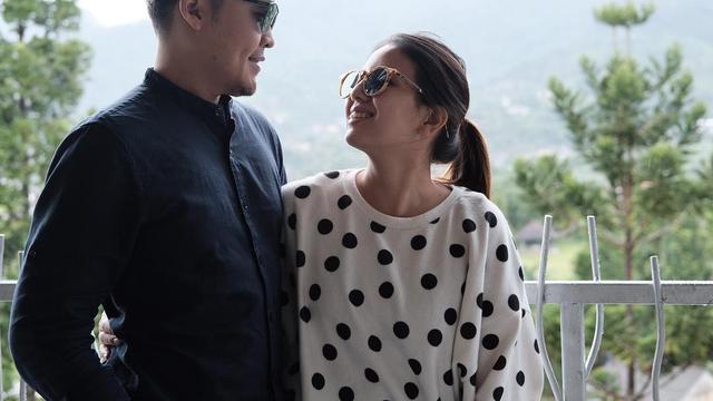 [Bintang] Tya Ariestya dan Suami