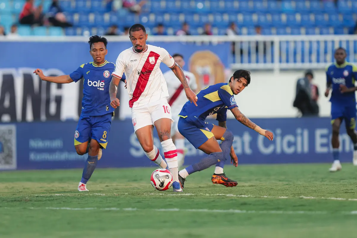 Persis Solo