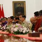 Presiden Joko Widodo saat menerima pengurus Asosiasi Pengusaha Indonesia (Apindo) di Istana Merdeka Jakarta, Kamis (13/6/2019). Presiden Jokowi meminta masukan dari Apindo terkait pemerintahan ke depan, salah satunya tentang upaya peningkatan nilai ekspor. (Liputan6.com/Angga Yuniar)