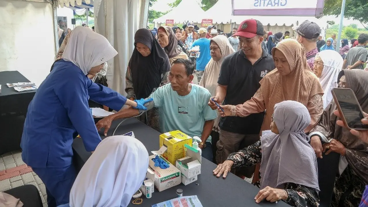 Mewujudkan Kepedulian Sosial Melalui Program CSR Berbagi Kasih: Pembagian Sembako untuk Lansia.  foto: istimewa