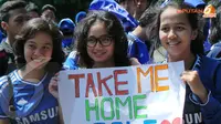 Fans Wanita Nantikan Latihan Pagi Chelsea di Senayan