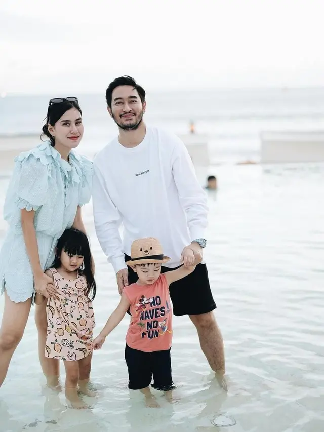 Potret Harmonis Keluarga Kecil Syahnaz Sadiqah dan Ritchie Ismail  [Instagram/syahnazs]