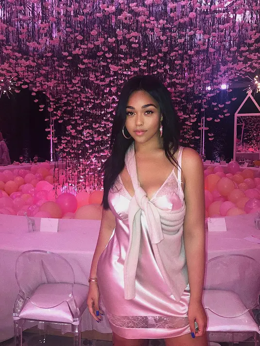 Sahabat Kylie, Jordyn Woods sendiri pun terlihat hadir dalam acara baby shower tersebut. (instagram/jordynwoods)