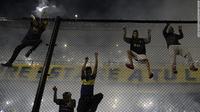 Fans Rusuh, Boca Junior didiskualifikasi dari copa Libertadores. (Juan Mabromata/AFP/Getty Images)