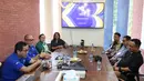 Suasana pertemuan perwakilan LOC Panitia Lokal FIBA World Cup 2023 dengan petinggi redaksi KLY di Kantor KLY Group, Gondangdia, Jakarta, Selasa (8/8/2023).