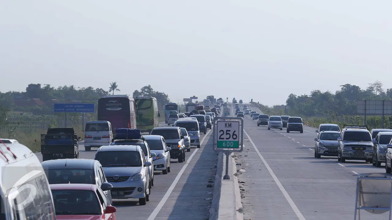 20160704- Contra Flow Dalam Tol Brebes Diberlakukan-Jabar- Angga Yuniar