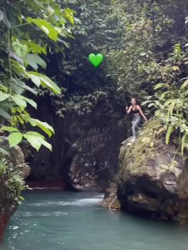 7 Momen Pemain Sinetron Buku Harian Seorang Istri Liburan Bareng Ke Curug Ini Seru