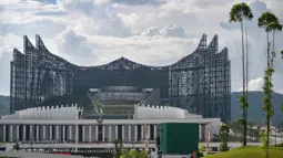 Pemerintah memutuskan menggelar upacara peringatan Hari Kemerdekaan ke-80 Republik Indonesia pada 17 Agustus 2025 di Jakarta bukan di Ibu Kota Nusantara (IKN), Sepaku, Penajam Paser Utara, Kalimantan Timur. Tampak dalam foto, pemandangan umum yang menunjukkan Istana Kepresidenan di Ibu Kota Nusantara, di Sepaku, Penajam Paser Utara, Kalimantan Timur, pada 17 Agustus 2024, selama perayaan yang menandai Hari Kemerdekaan Indonesia ke-79. (BAY ISMOYO/AFP)