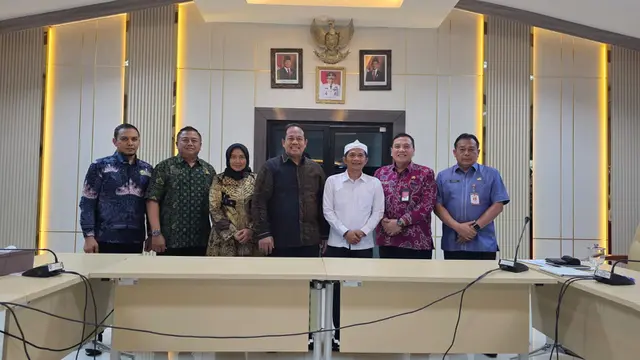 Inspektorat Jenderal (Itjen) Kementerian Dalam Negeri (Kemendagri) saat meminta klarifikasi kepada Bupati Purwakarta Saepul Bahri Binzein terkait kegaduhan lagu 'Lalaki Langit'. (Dok. Istimewa)