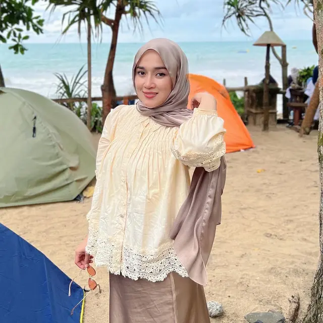 6 Potret Terbaru Ririe Fairus Usai 4 Tahun Cerai, Sudah Berdamai dengan Masa Lalu