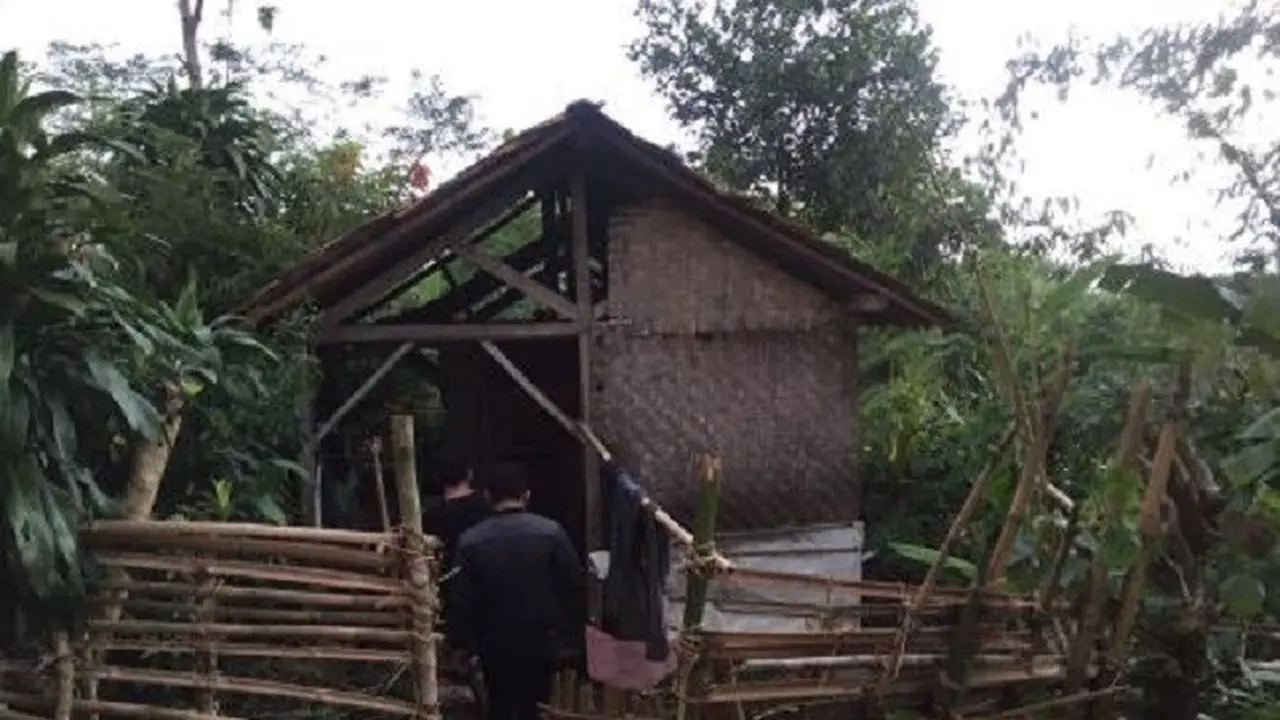 Undangan Makan Steak Cairkan Urusan Penghuni Gubuk di Tanah Wakaf