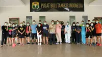 Para atlet bulu tangkis di Pelatnas Cipayung, Jakarta, menjalani swab test, Jumat (4/9/2020). (foto: PBSI)