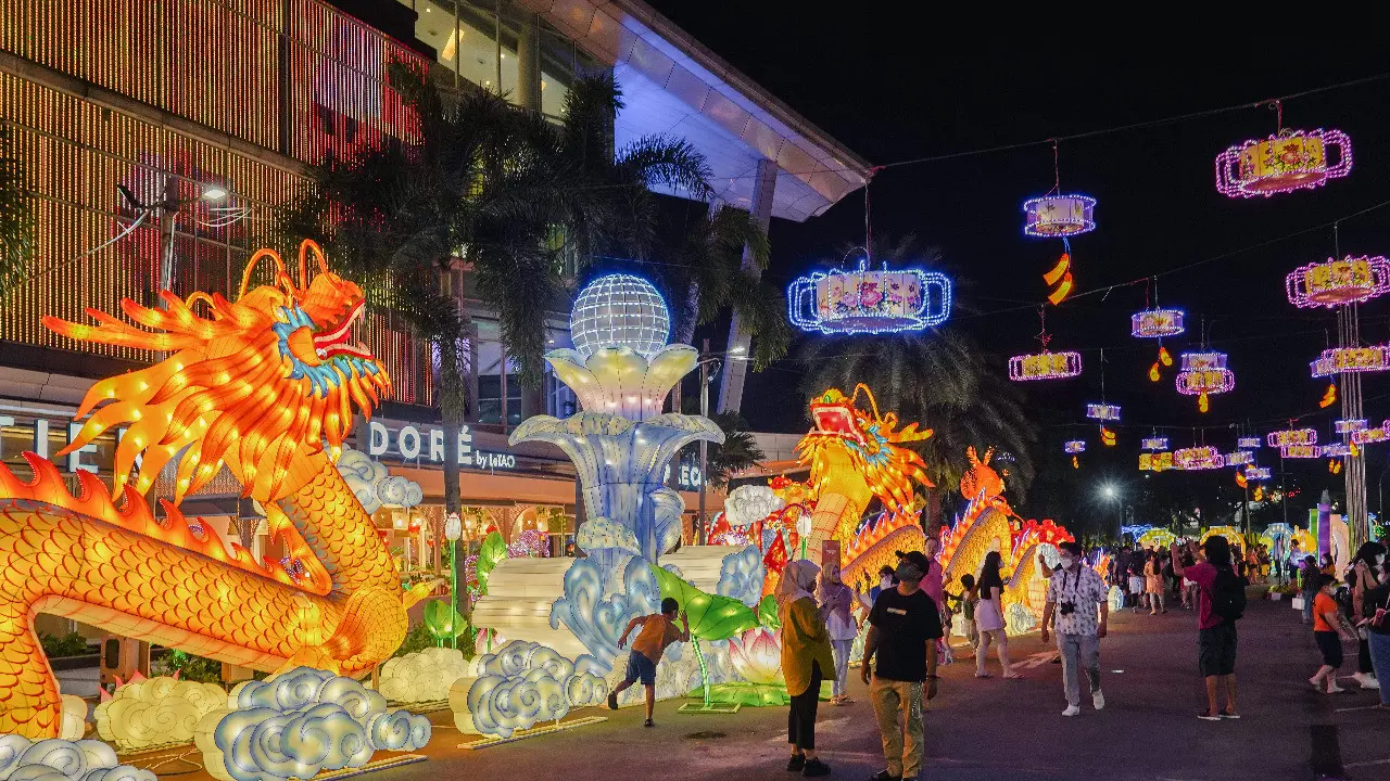 Isi liburan Imlek dengan wisata ke mal menyaksikan lampion