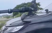Pengemudi Pajero Viral Pasang Senapan Mesin di Kap Mobil Disatroni Polisi, Motifnya Hanya Cari Sensasi