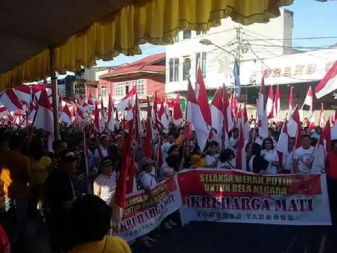 Warga di sejumlah daerah di Sulawesi Utara menyatakan dukungan penuh kepada Ahok yang tengah ditahan. (/Yoseph Ikanubun).