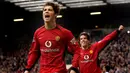 Gol debutnya di Derby Manchester terjadi saat Manchester United menang 4-2 atas tamunya Manchester City di babak ke-5 Piala FA musim 2003/2004, 14 Februari 2004. Cristiano Ronaldo menyumbang 1 gol dan bermain penuh dalam laga tersebut. (AFP/Steve Parkin)