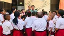 Presiden Jokowi pun mengapresiasi para pelajar Papua yang dinilainya pintar dan berani. Presiden Jokowi berpesan agar anak-anak tersebut bisa terus semangat belajar. (Foto: Laily Rachev - Biro Pers Sekretariat Presiden)