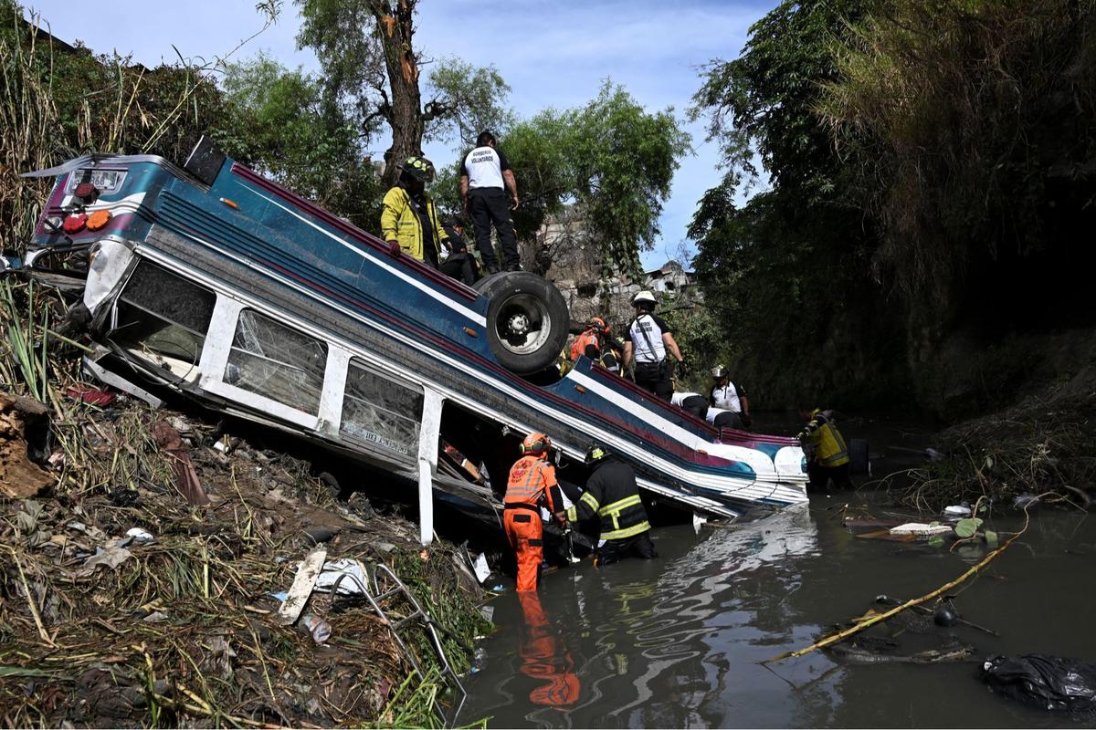 Bus masuk jurang di Guatemala