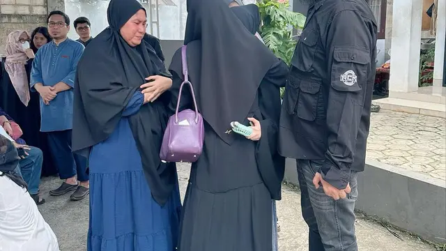 Ahmad Dhani melayat ke rumah duka Tissa Biani (Instagram/mulanjameela1)