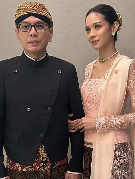 <p>Dalam balutan kebaya yang memikat, disertai aksesori etnik bergaya antik. Penampilan Gista benar-benar hadirkan pesona memikat wanita Indonesia. [Foto: Instagram/ Gista Putri]</p>