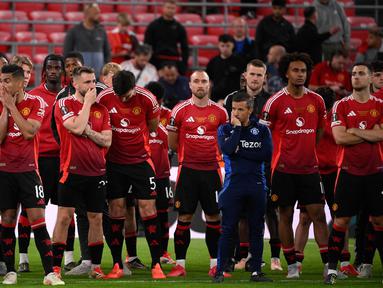 Ekspresi para pemain Manchester United atas kekalahan mereka di final Liga Europa musim 2024/2025 melawan Tottenham Hotspur di stadion San Mames, Bilbao pada 21 Mei 2025 waktu setempat atau Kamis (22/5) dini hari WIB. (Josep LAGO/AFP)