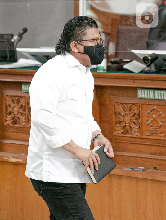 Ferdy Sambo usai divonis hukuman mati terkait kasus pembunuhan Brigadir J di Pengadilan Negeri Jakarta Selatan, Senin (13/2/2023). Ketua Majelis Hakim Wahyu Imam Santoso memvonis mantan Kadiv Propam tersebut hukuman mati karena terbukti sebagai dalang pembunuhan berencana Brigadir J. (Liputan6.com/Faizal Fanani)