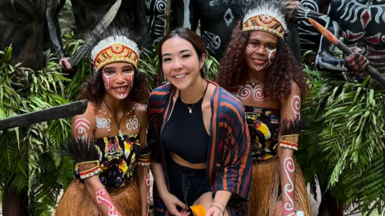 7 Potret Gisel Nikmati Pesona Kali Biru Papua, Dapat Kejutan Tak Terduga di Tengah Perjalanan