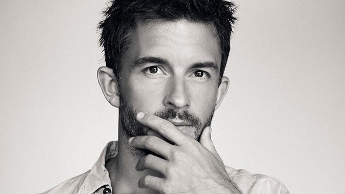 Jonathan Bailey, Pria Terseksi Dunia 2025, Kupas Tuntas Rahasia Tubuh Atletisnya