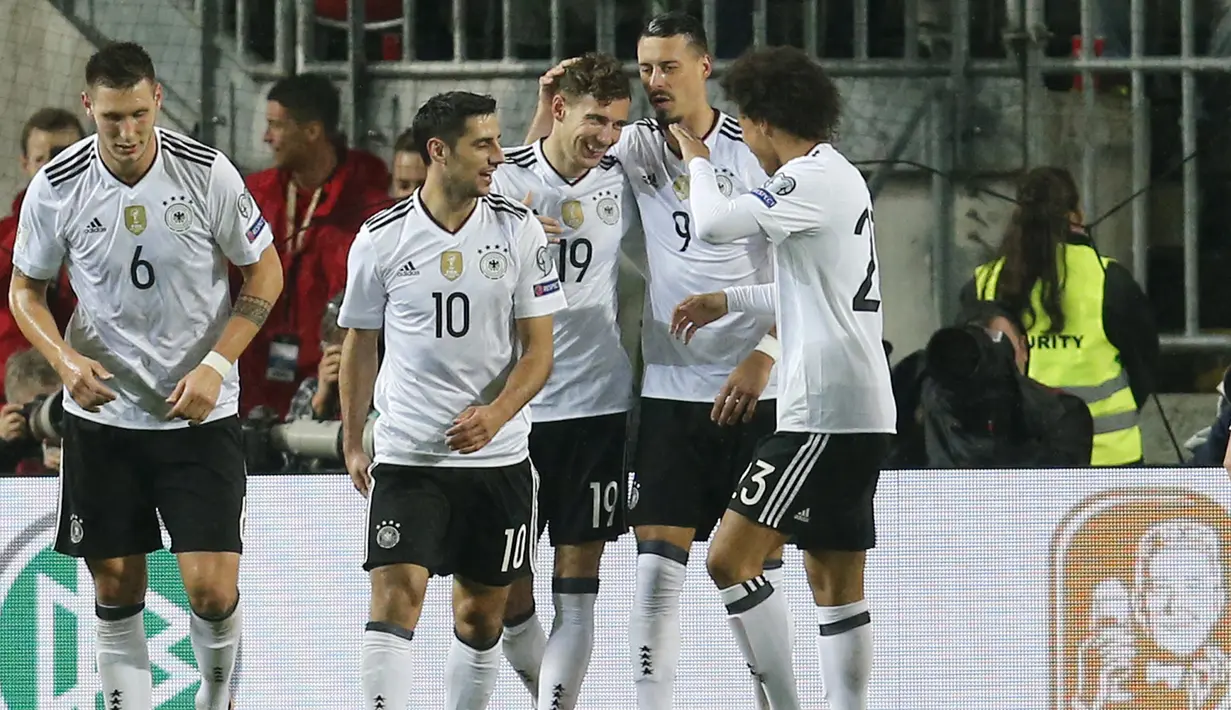 Jerman lolos ke putaran final Piala Dunia 2018 dengan meraih kemenangan dari semua pertandingan grup Group C. (AP/Michael Probst)
