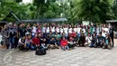 Model dan fotografer berpose bersama usai melakukan sesi photo hunting di Taman Prasasti, Jakarta, Minggu (20/12/2015). Girls Generation Models Photography mengadakan photo hunting serentak di 16 kota di Indonesia. (Liputan6.com/Yudha Gunawan)