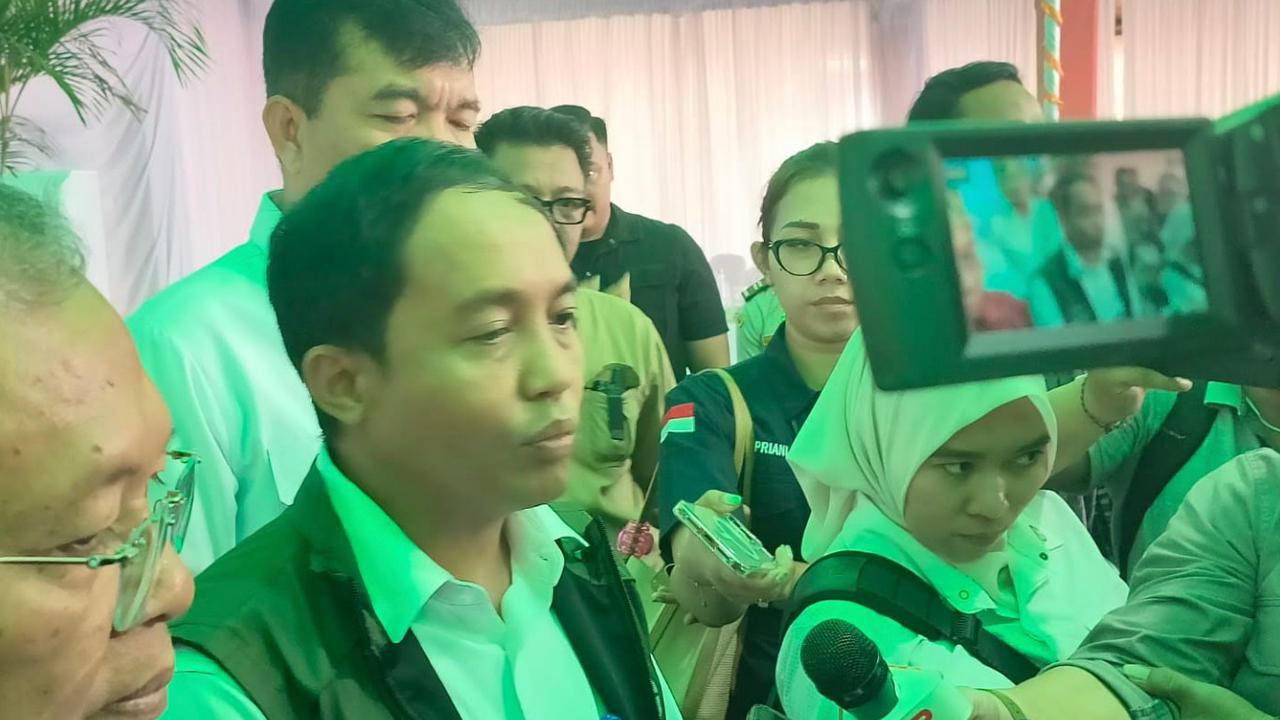 Respons Menhut Raja Juli Antoni soal Pembakaran Mahkota Cenderawasih di Papua
