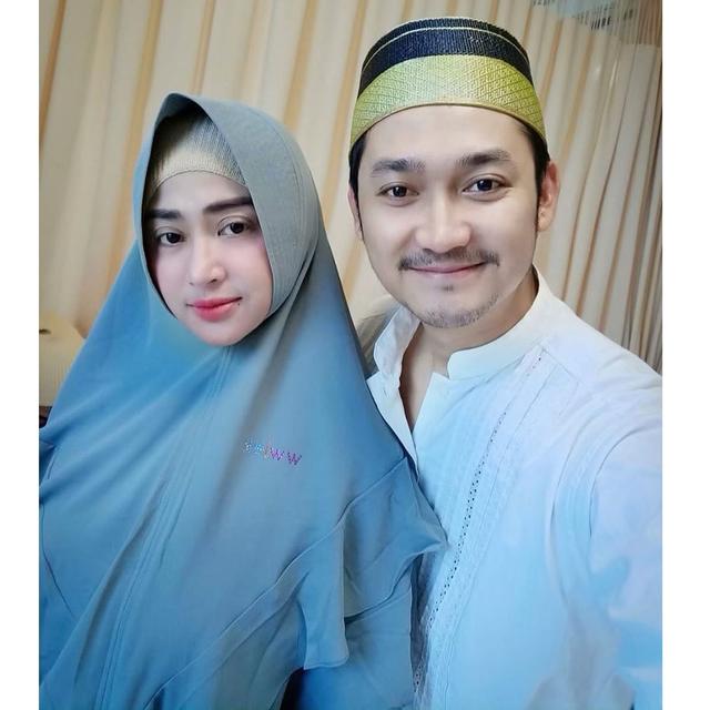 Dewi Perssik dan Angga Wijaya