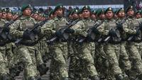 Tema tersbut juga merujuk pada jati diri TNI sebagai tentara rakyat, tentara pejuang, tentara profesional, sekaligus tentara nasional. (merdeka.com/Arie Basuki)