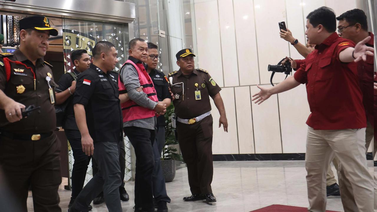 FOTO: Tiga Eks Pimpinan BGN Ditahan dalam Kasus Dugaan Korupsi Program MBG
