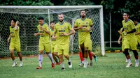 BRI Liga 1: Tak Ada Lagi Teriakan Berani Juara dalam Latihan Arema, Kibarkan Bendera Putih Nih?