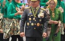 Cantiknya Sertu Estarina Istri Prajurit Kopassus Pose Bareng Kasad Dudung, Penampilannya Curi Perhatian