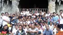 Citizen6, NTT: Para anggota De Colores sedang berziarah ke Gua Maria Ularo Atapupu. (Pengirim: Fransiskus Pongky Seran)