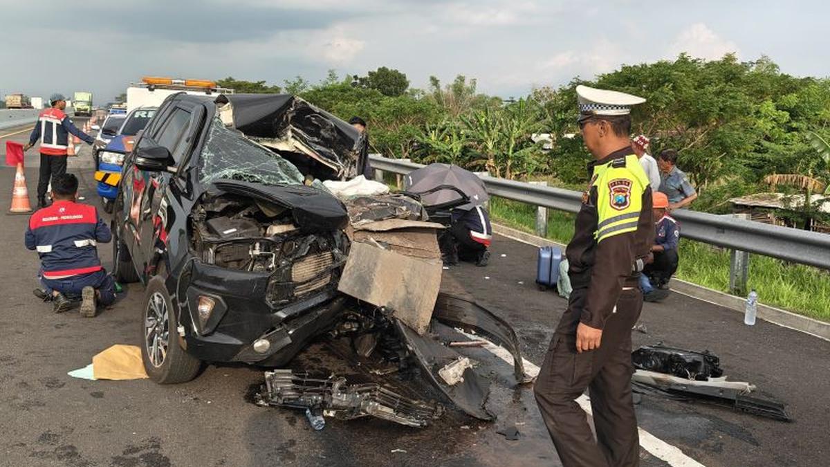 Mobil Anggota DPR Gus Hilman Kecelakan di Tol Paspro, 2 Orang Meninggal