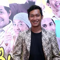 Meski diwarnai pro dan kontra, Ade Firman Hakim santai menghadapi perannya sebagai Sandra. Dalam film terbarunya, Ade memerankan transgender. Pro kontra warnai setelah trailer film Bid'ah Cinta resmi dirilis. (Nurwahyunan/Bintang.com)