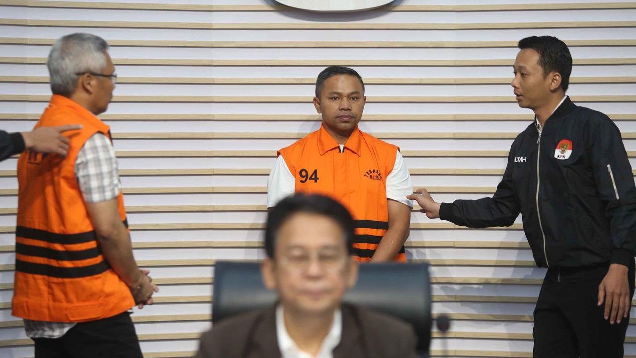 FOTO: Baru 9 Bulan Jadi Gubernur, Abdul Wahid Digelandang KPK dalam Kasus Pemerasan