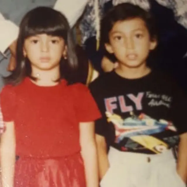 6 Potret Lawas Seleb Bareng Adik, Wajah Polosnya Bikin Gemas