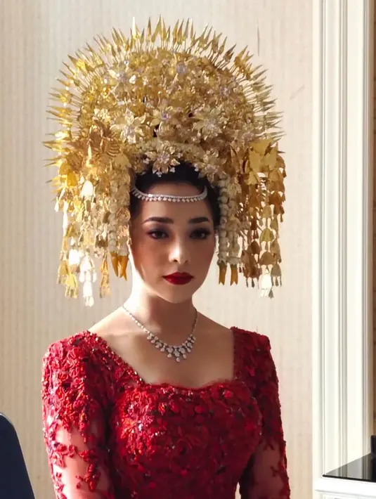 (Instagram/ellykasim.ek)