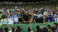 Duel Brasil vs Argentina diwarnai kerusuhan yang melibatkan satuan kepolisian di Stadion Maracana jelang pertandingan kualifikasi Piala Dunia 2026, Rabu (22/11/2023)